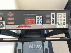 Life Fitness 9100HR Fully Commercial Grade Treadmill Heavy Duty Ex Gym