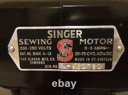 Singer 201K Heavy Duty Electric Sewing Machine 1954 EJ892957 with Accessories