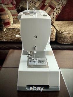 Singer 4423 Heavy Duty Sewing Machine (US/CA) With UK Inverter Included