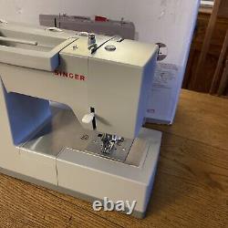 Singer sewing machine 4423 Heavy Duty Strong Easy To Use Domestic Household