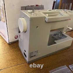 Singer sewing machine 4423 Heavy Duty Strong Easy To Use Domestic Household