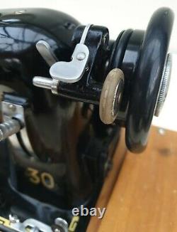 Working Pfaff 30 Heavy Duty Electric Sewing Machine Vintage. Foot Pedal & Light